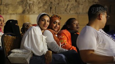 الضحكات النوبية تزين مسرح المحكى قبل لحظات من بدء حفل بلاك تيما(صور)