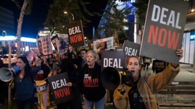 عائلات الأسرى في إسرائيل تهدد بالتصعيد وتطالب بصفقة فورية لوقف الحرب بغزة 