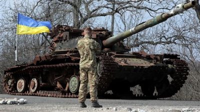 القوات الأوكرانية تسقط 100 مسيرة روسية في هجوم ليلي