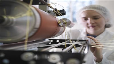 يولد الكهرباء من حرارة الجسم، فريق بحثي يطور نسيجا ذكيا في كندا 