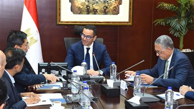 وزير الاستثمار يبحث مع سفير سنغافورة بالقاهرة أوجه التعاون الاقتصادي