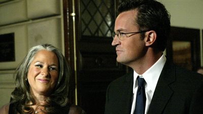 مؤلفة مسلسل Friends: يجب أن نتذكر ماثيو بيري لأنه جلب الفرح للعالم