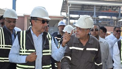 وزير قطاع الأعمال: خطة لتنمية القطاعات الصناعية والاستغلال الأمثل للأصول التابعة (صور)