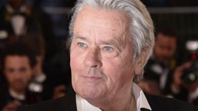 وفاة الممثل الفرنسي آلان ديلون عن عمر يناهز 88 عاما