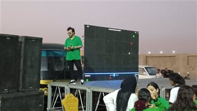 الاستعانة بالجمهور لتصوير مشهد الحفلة بفيلم 