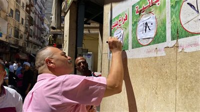 رئيس حي شرق بالإسكندرية يشن حملة بالأسواق لفرض الانضباط بالشارع