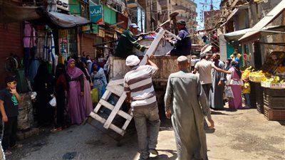 أسيوط، تحرير 23 محضرا للمتعدين على حرم الطريق بشوارع أبو تيج (صور) 