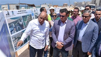وزير الإسكان ومحافظ الإسكندرية يختتمان جولتهما بتفقد مشروع توسعة الكورنيش 