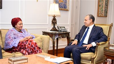 وزير الخارجية يبحث مع نائب الأمين العام للأمم المتحدة تطورات الأوضاع بالمنطقة (صور)