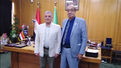 نقيب المعلمين يبحث مع محافظ الإسماعيلية حل مشكلة الرسوم المفروضة على النقابة