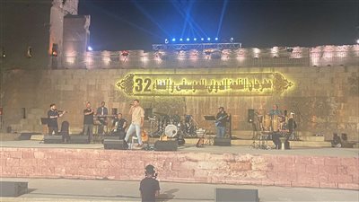 حمزة نمرة يفتتح حفله في مهرجان القلعة بـ