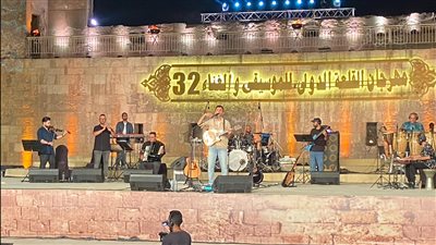 حمزة نمرة يقدم هدية لفلسطين ويتألق خلال حفله بالقلعة بـ داري يا قلبي (فيديو) 