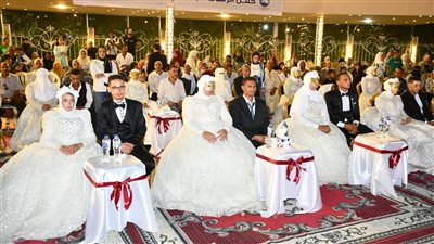 محافظ الفيوم يشهد الاحتفال بزفاف 100 عروسة من الأيتام (صور)