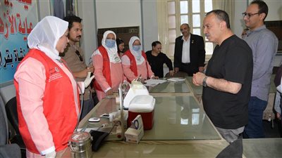 محافظ أسيوط يتفقد فعاليات القافلة الطبية ضمن حملة 