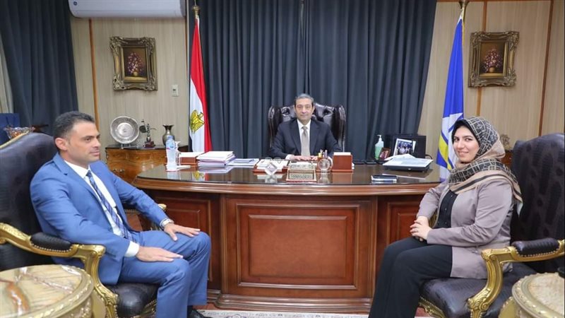 محافظ دمياط مع ممثلى