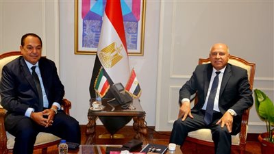 وزير النقل يبحث مع السفير الكويتي تدعيم التعاون المشترك في 3 مجالات 