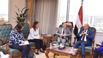 وزير العمل يستقبل وفدًا من برنامج الأغذية العالمي 