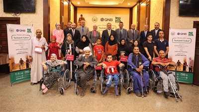 محافظ أسيوط يشهد احتفالية تسليم كراسي متحركة وسماعات طبية للأطفال ذوي الهمم (صور)