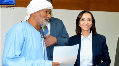 محافظ البحيرة تسلم عقود تقنين وضع اليد على أراضي أملاك الدولة للمواطنين