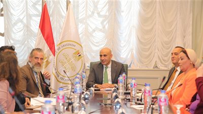 وزير التعليم يبحث مع ممثل 