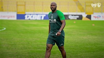 أندريه بيكي ومجدي يعقدان جلسة مع لاعبي الزمالك قبل مواجهة طلائع الجيش