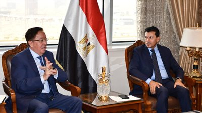 وزير الشباب والرياضة يبحث مع سفير كازاخستان تعزيز أطر التعاون المشترك