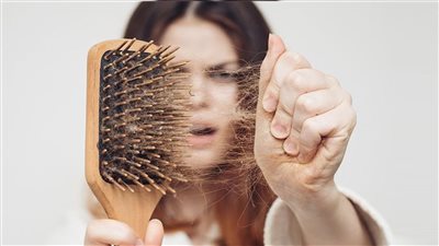 علاج تساقط الشعر بمواد طبيعية موجودة في البيت