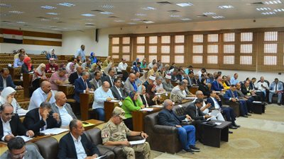 تنفيذي البحيرة يناقش مواجهة حرق قش الأرز وإزالة التعديات على الأرض الزراعية 