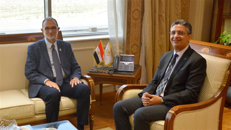 وزير التموين مع رئيس