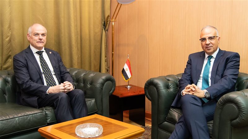 وزير الري مع السفير