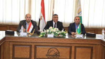 محافظ الجيزة يناقش مع نواب البرلمان سبل تفتيت الكثافات الطلابية