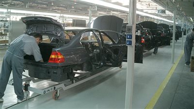 الحكومة تعمل على توفير مناخ مناسب لتوطين وتنمية صناعة السيارات.. وكامل الوزير: مصر تمتلك كافة الإمكانات والمقومات.. وتوفير كل أوجه الدعم للشركات العالمية 