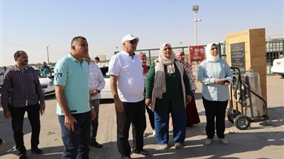 الزملوط يتفقد سير العمل بمحطة تموين السيارات بالغاز الطبيعي في الخارجة