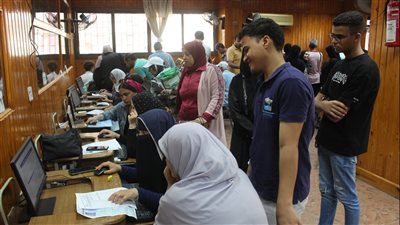 إقبال كبير من الطلاب لتسجيل رغبات تنسيق المرحلة الثانية بجامعة المنصورة (صور)