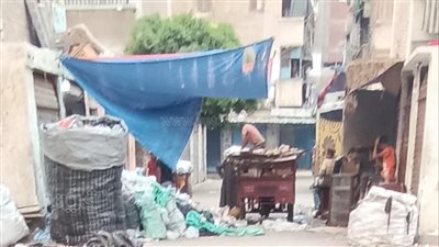 بناها السلفيون واستولى عليها البلطجية، أهالي المنتزه يستغيثون من محلات وأكشاك مساكن الأمريكان بالإسكندرية (فيديو)