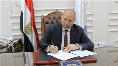 محافظ القاهرة يخفض الحد الأدنى للقبول بمدارس التعليم الفني (صور)