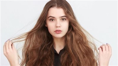 اصنعي بنفسك سيروم طبيعي للشعر يقضي على التقصف والهيشان