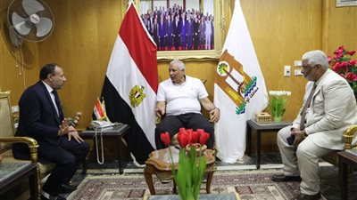 محافظ الوادي الجديد يلتقي نائب رئيس جامعة الأزهر استعدادا لافتتاح 