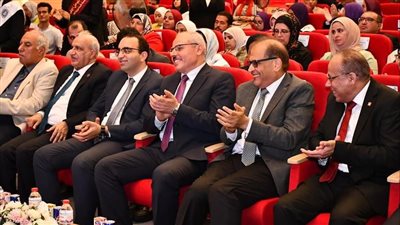 نائب محافظ الإسماعيلية يشهد ختام الأنشطة الطلابية وتكريم المبدعين بالجامعة الأهلية