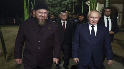 بوتين يزور مسجد عيسى الجديد في جروزني (فيديو)