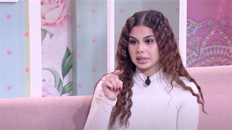 الفنانة منة عرفة،