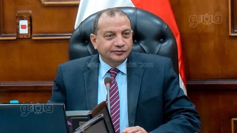 الدكتور منصور حسن