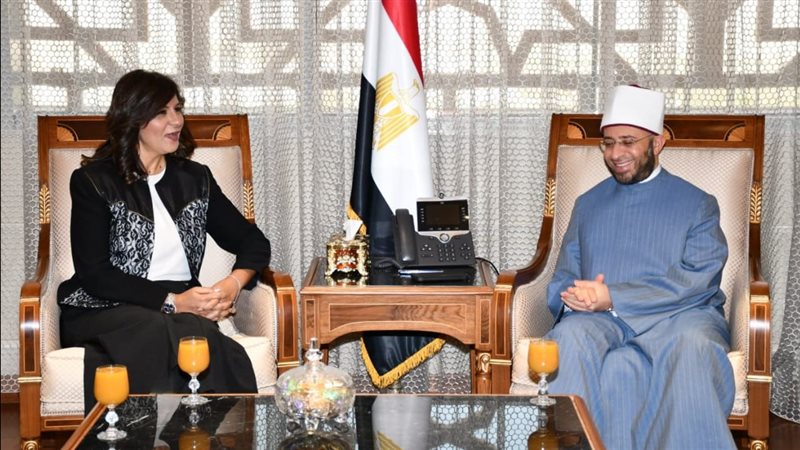 وزير الأوقاف يستقبل