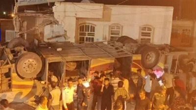 مصرع 20 زائرا باكستانيا في انقلاب حافلة وسط إيران 