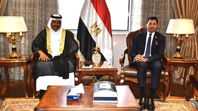 وزير الرياضة يبحث تطوير مضامير الهجن بالمحافظات 