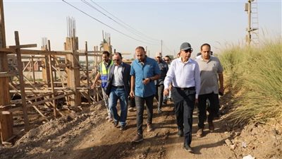 محافظ المنيا، يتابع الأعمال الإنشائية لتوسعة محطة مياه الشرب بمطاي (صور)