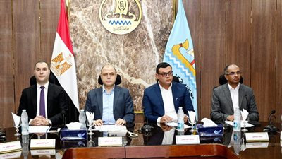 وزير الإسكان ومحافظ كفر الشيخ يستعرضان موقف خدمات مياه الشرب والصرف الصحى