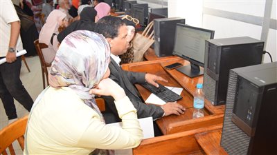 إقبال كثيف على تنسيق جامعة سوهاج لتسجيل رغبات طلاب المرحلة الثانية (صور)