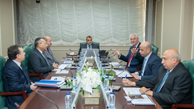 وزير الإنتاج الحربي يتابع تنفيذ مشروع محطة تحويل المخلفات إلى طاقة كهربائية