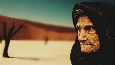  تفسير رؤية المرأة العجوز في المنام وعلاقتها بسماع أخبار سارة قريبا 